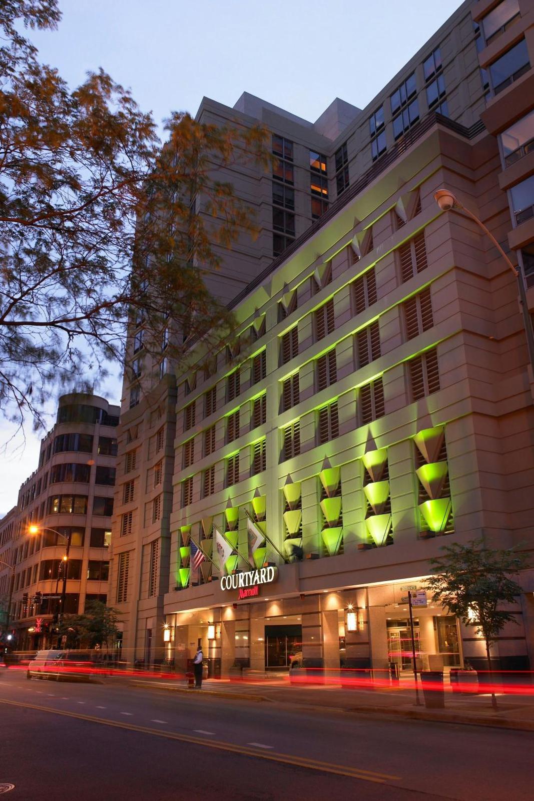 Courtyard by Marriott Chicago Downtown/River North